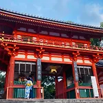 Home In Kyoto Kiyomizu, City Walk 5 Minutes Kiyomizu Temple, Washmachine, Kitchen, Tv In Room&Bathroom, 3 Cars Free Parking