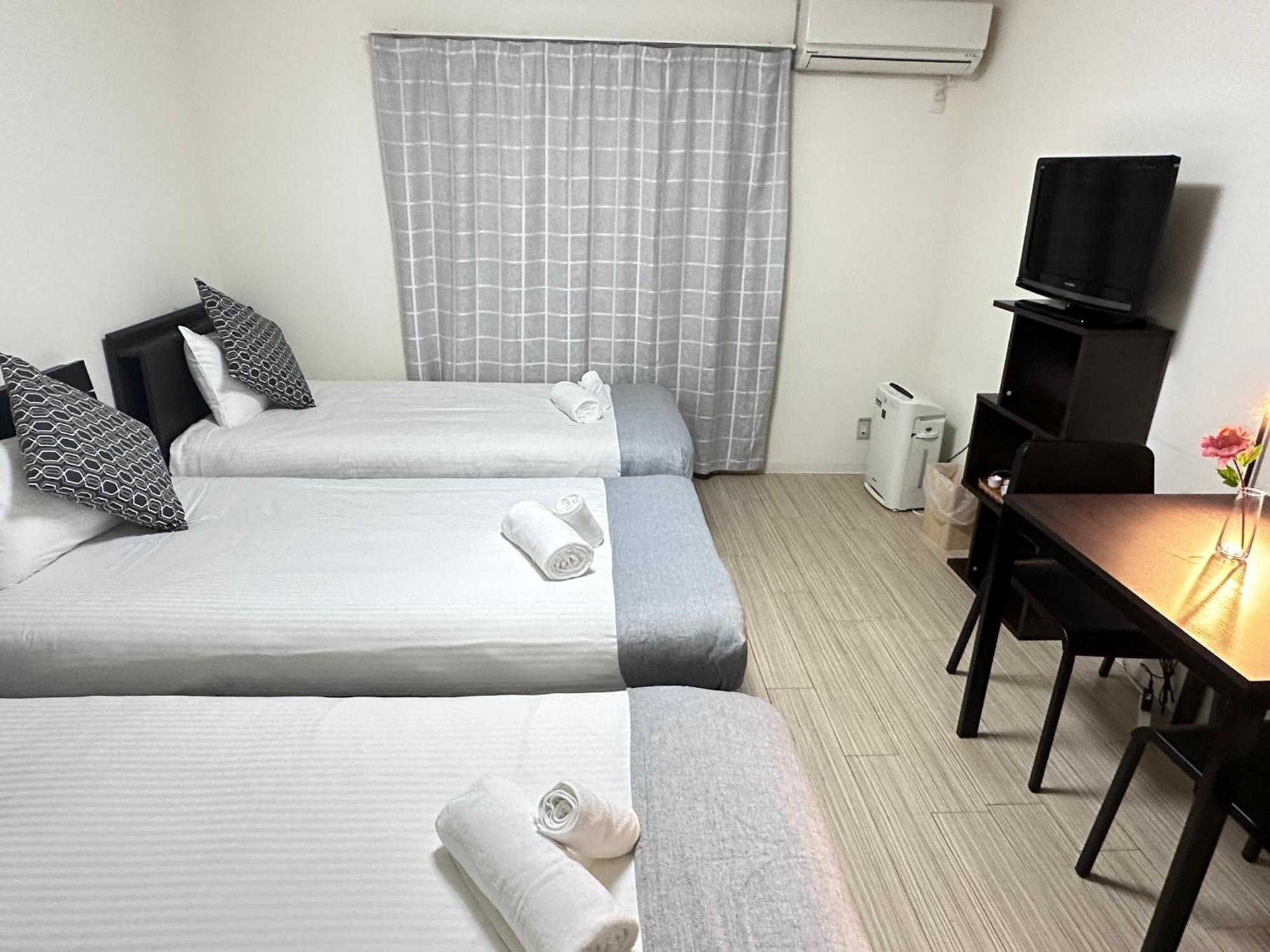 In Kiyomizu, Walk 5 Minutes Kiyomizu Temple, Washmachine, Kitchen, Tv In Room&bathroom, 3 Cars Free Parking Kyoto