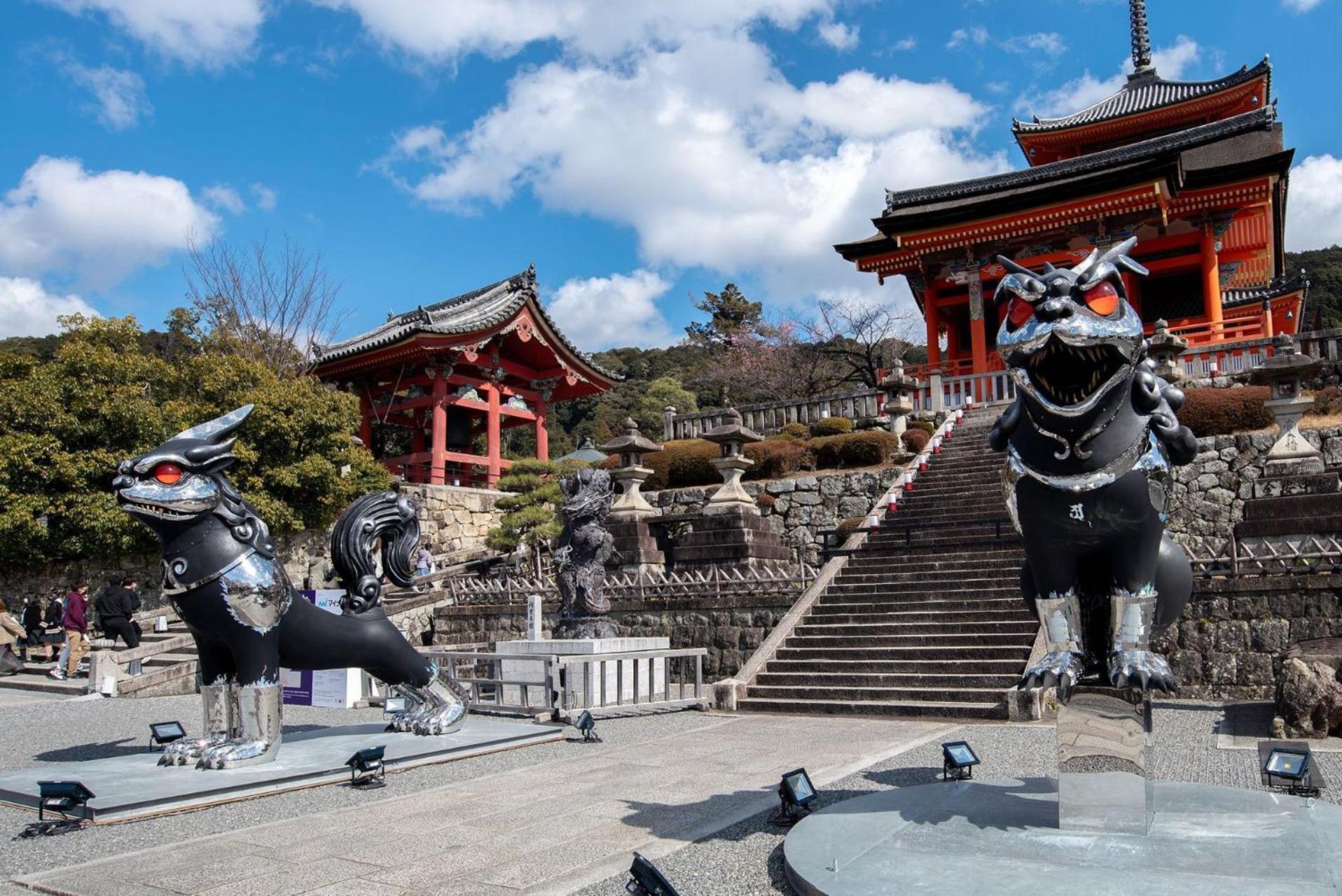 In Kiyomizu, Walk 5 Minutes Kiyomizu Temple, Washmachine, Kitchen, Tv In Room&bathroom, 3 Cars Free Parking Kyoto