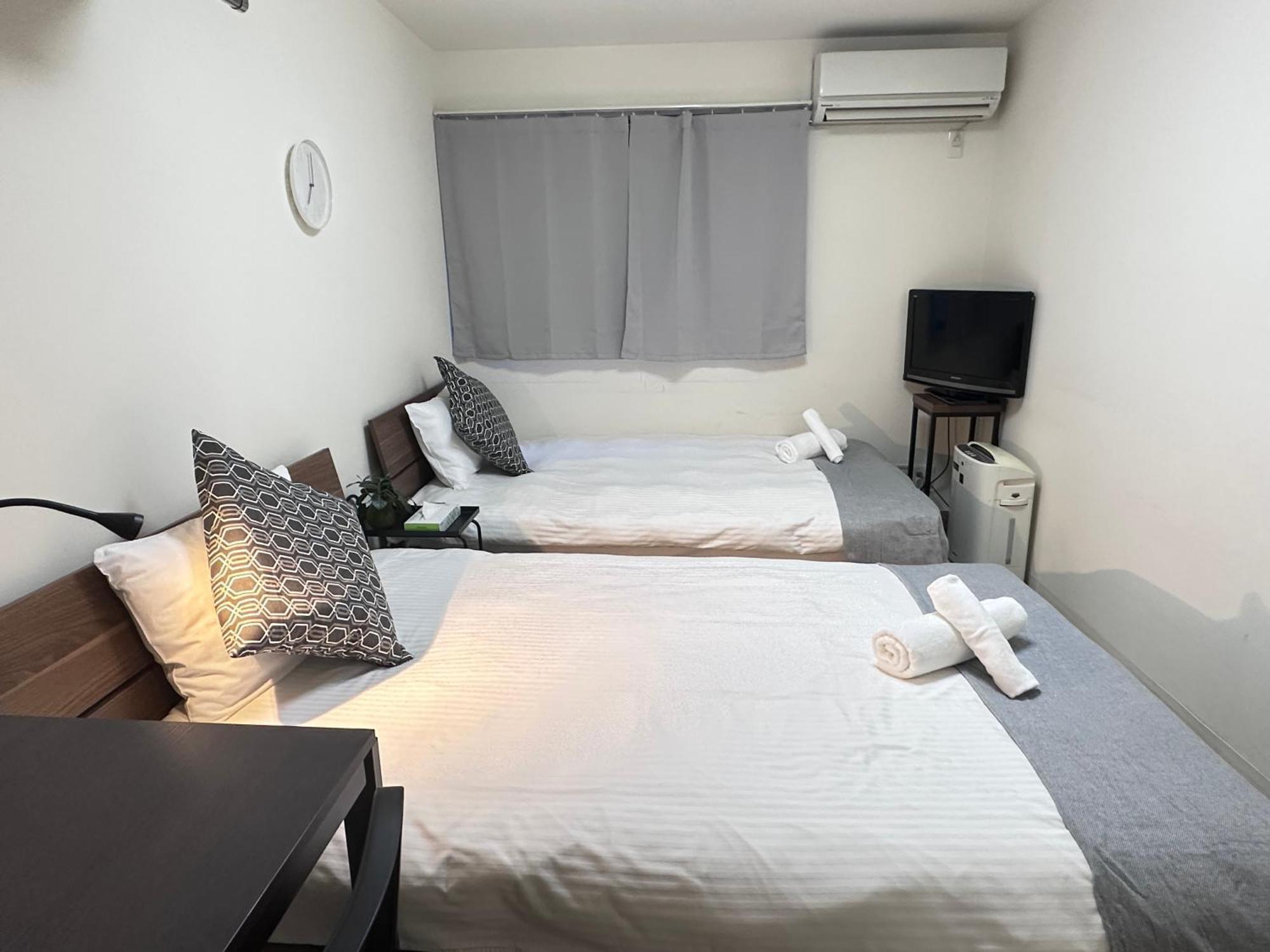 In Kiyomizu, Walk 5 Minutes Kiyomizu Temple, Washmachine, Kitchen, Tv In Room&bathroom, 3 Cars Free Parking * Kyoto