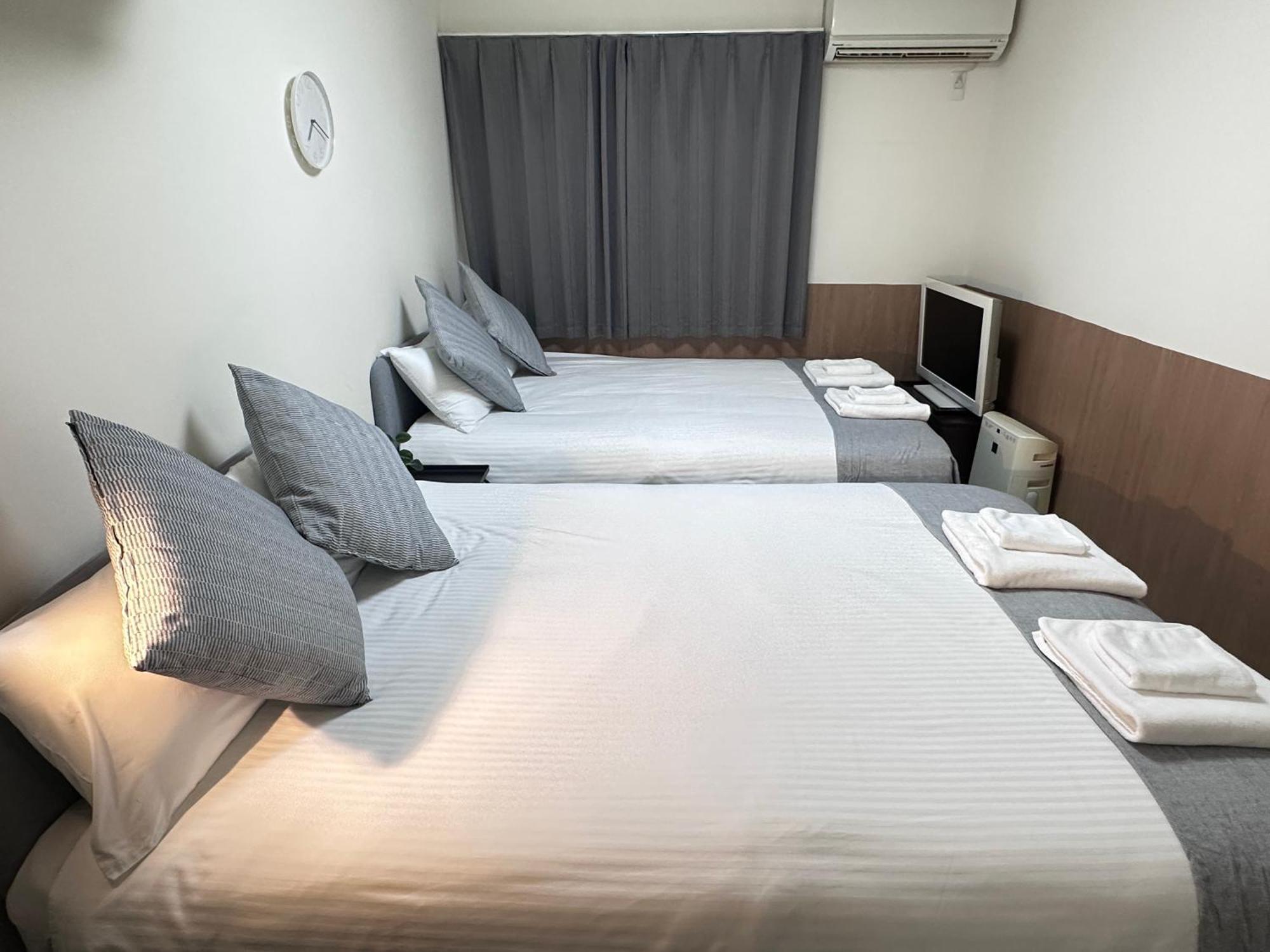 In Kiyomizu, Walk 5 Minutes Kiyomizu Temple, Washmachine, Kitchen, Tv In Room&bathroom, 3 Cars Free Parking